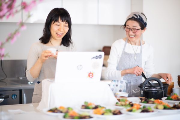 リピート開催増えています 福利厚生向けオンライン料理教室 菅野のなが代表をつとめるオーガニック料理教室で学ぶならワクワクワーク 神奈川 県 鎌倉駅近く